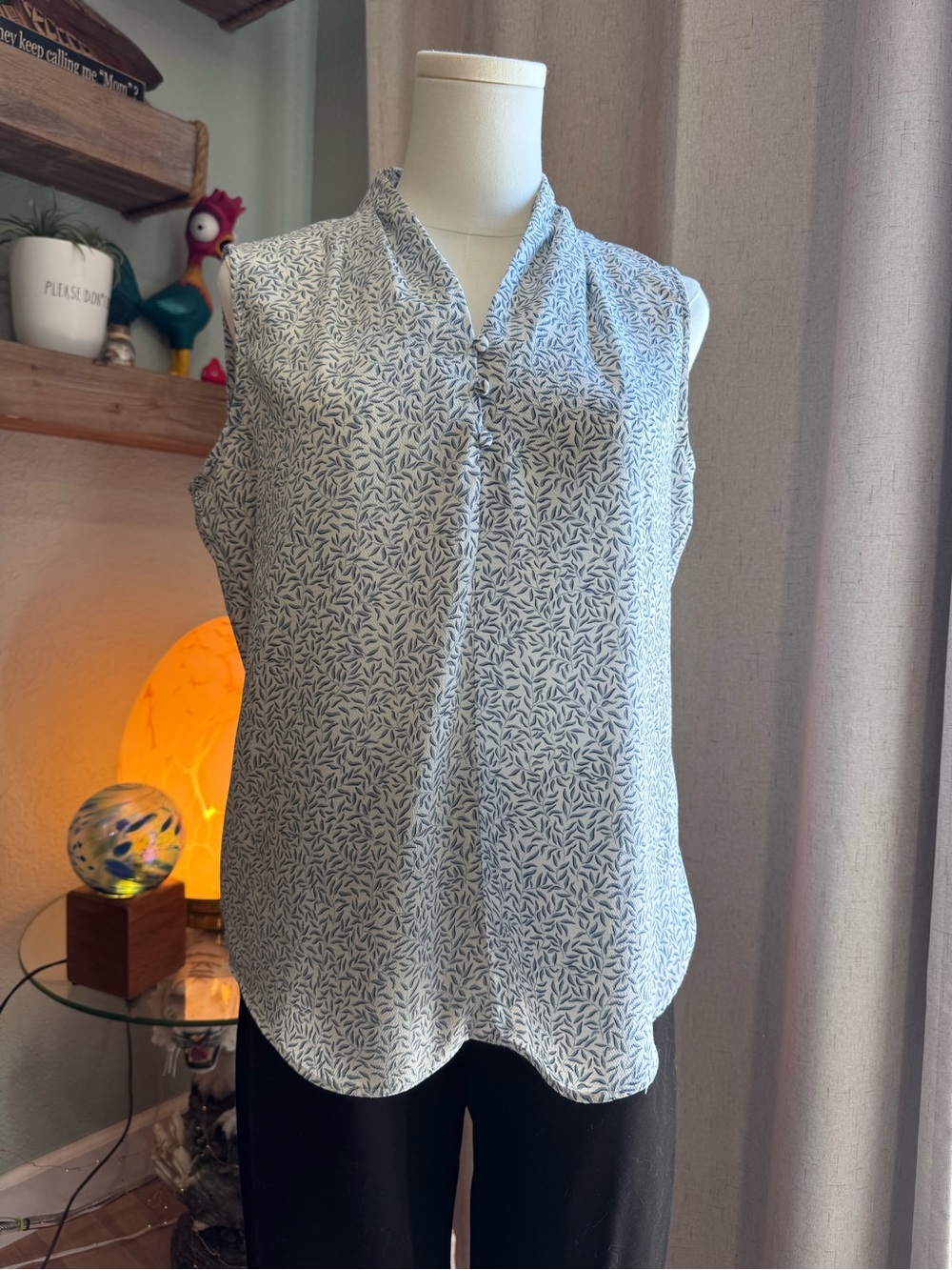 Adrianna Papell White and Blue Leaf Print Sleeveless V-Neck Blouse
